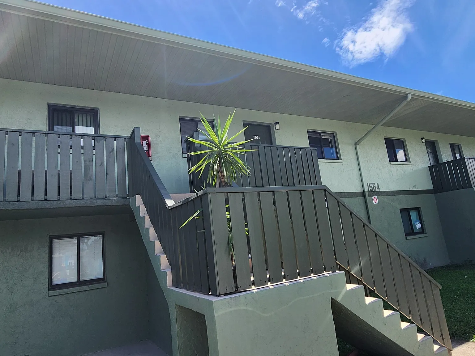 1564 University Lane Unit 806 - 806 — Photo 1