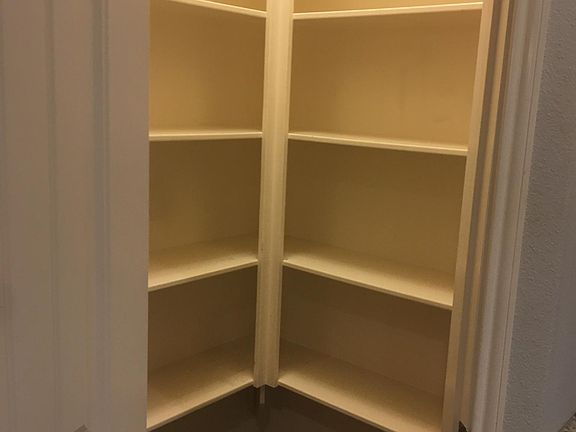 2nd image of 405 Glenmore St
