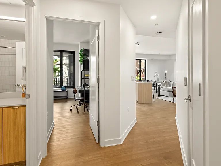 Solaire 7607 Old Georgetown — Photo 8