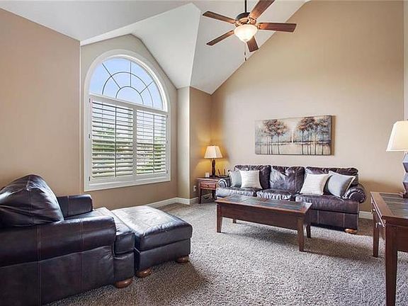 3rd image of 10217 N Elmwood Ct