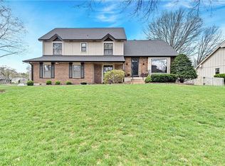 10062 Knox Dr, Overland Park, KS 66212