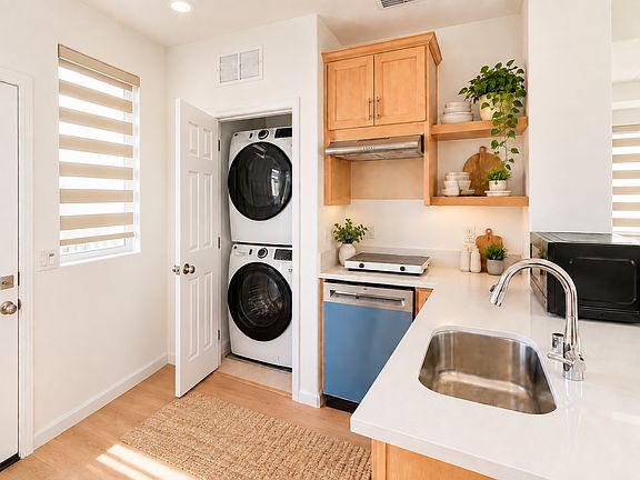 5th image of 3219 Ives Ln