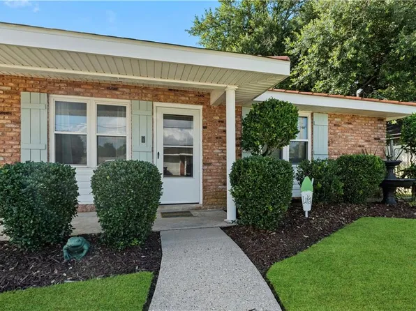 2713 Dauterive Dr, Chalmette, LA 70043