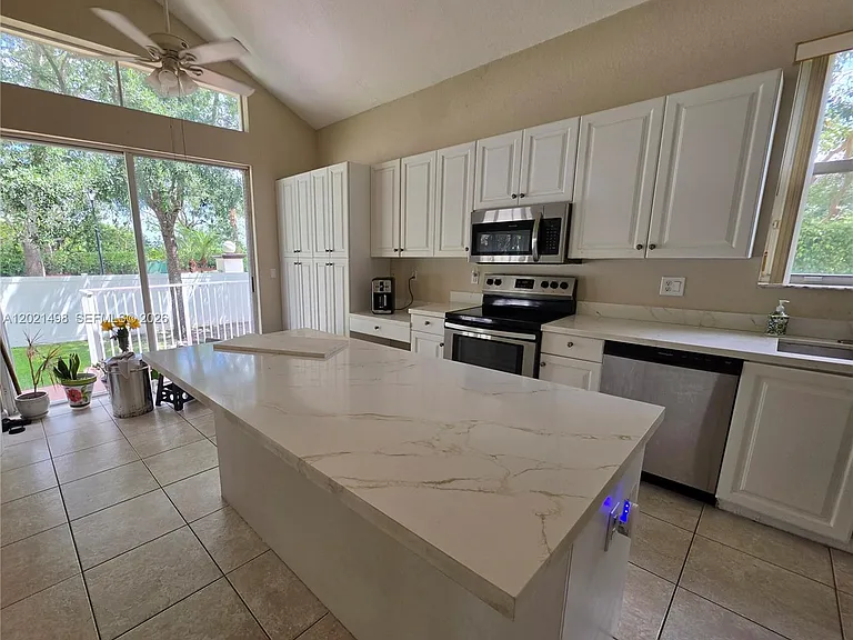 16801 SW 49th Ct — Photo 15
