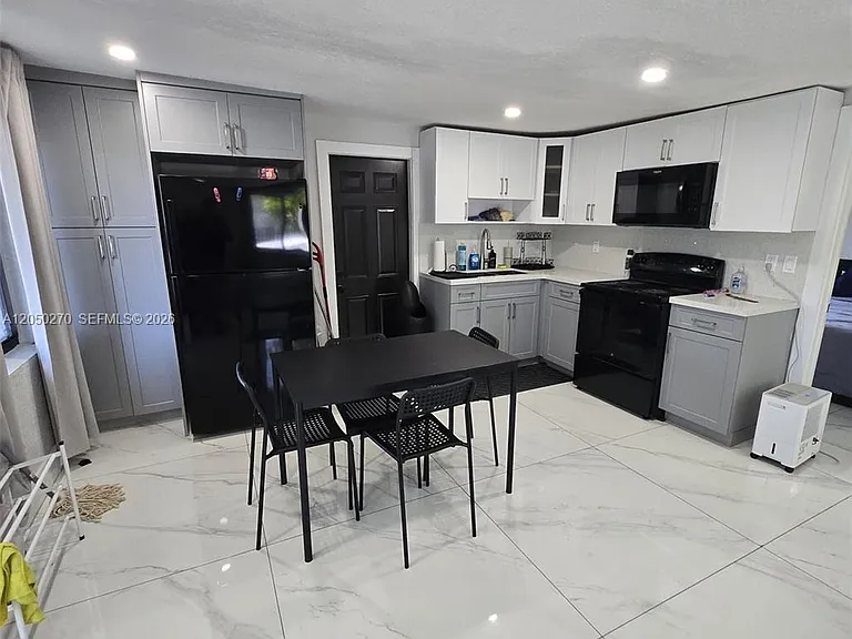 1281 NE 110th St #1281 — Photo 3