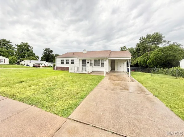 3441 Saint Clovis Ln, Saint Ann, MO 63074