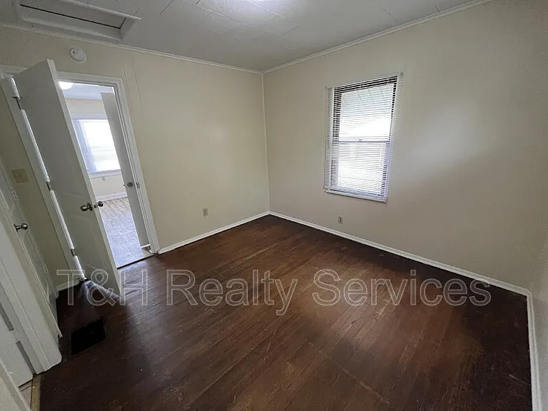 1534 Dawson St — Photo 3