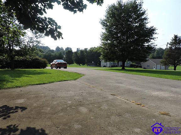 5th image of 44 Troy Ct