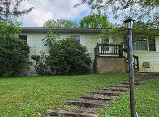 525 Johnson Ave, Belington, WV