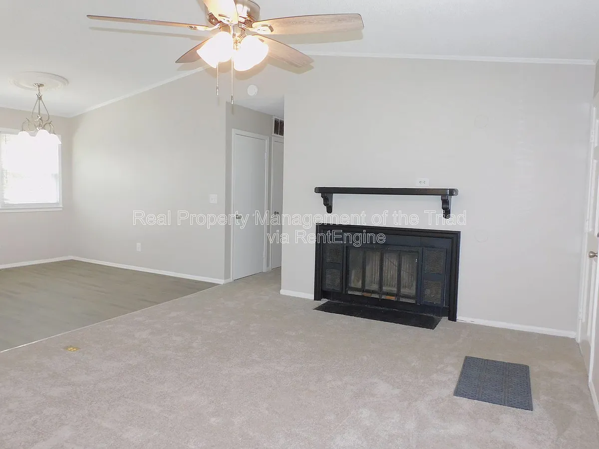 Building Photo - 911 Tipperary Dr