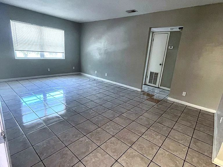 3812 N Canal St #209 — Photo 3