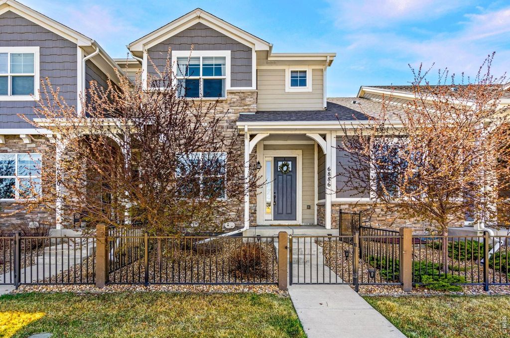 6886 Autumn Leaf Dr