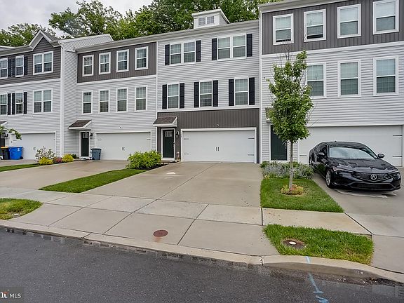 3rd image of 104 Levis Dr