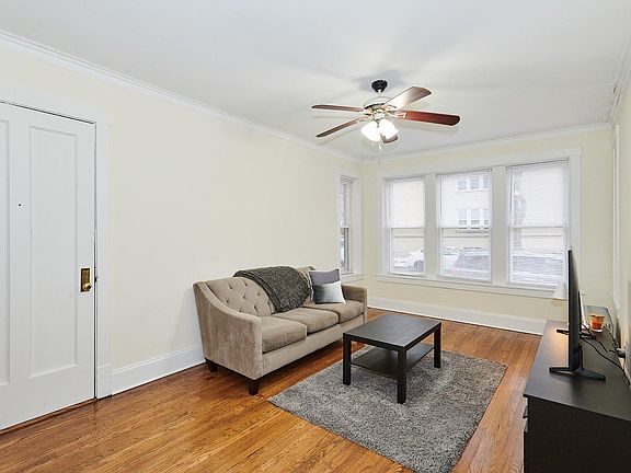 3rd image of 2536 W Thorndale Ave APT 1