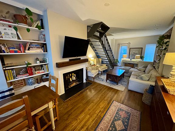 3rd image of 1205 I St SE