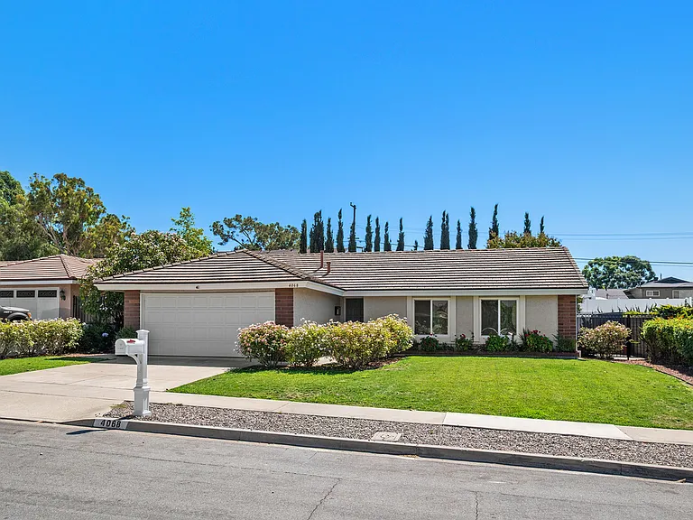 4068 Jeffrey Dr — Photo 2