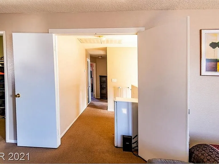 4060 Elkridge Dr — Photo 3