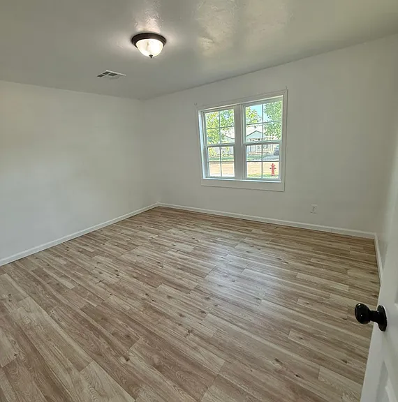 1803 NW Hoover Ave — Photo 9