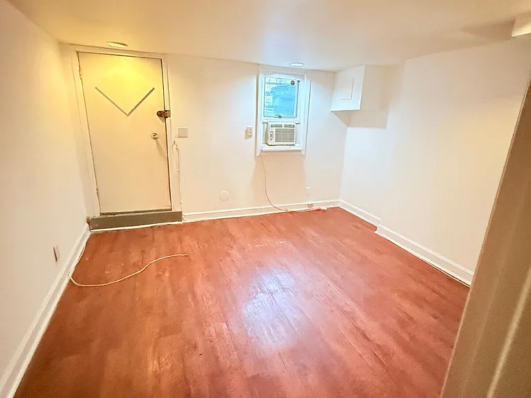 7 W 24th St #1 — Photo 2