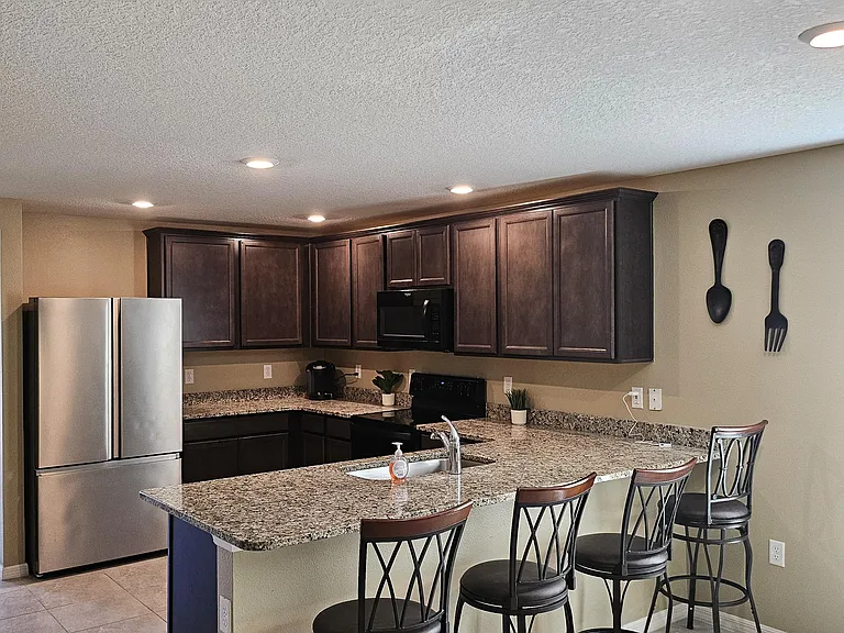 Van Allen Cir — Photo 10