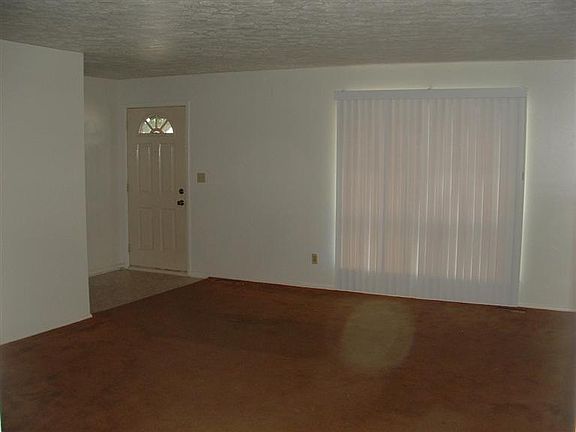 4th image of 806 Browning Ave