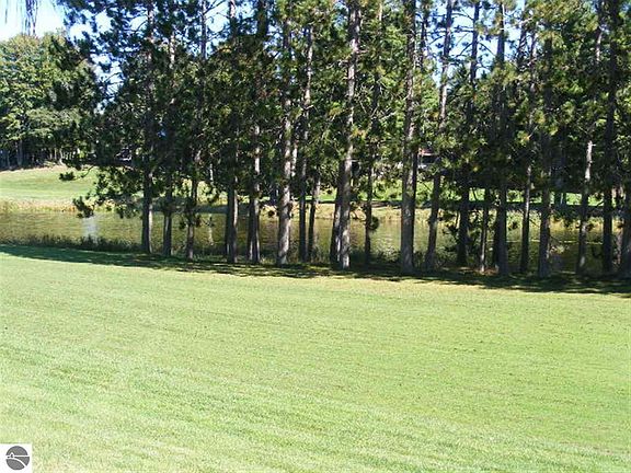 5th image of 121 Lakewood Dr