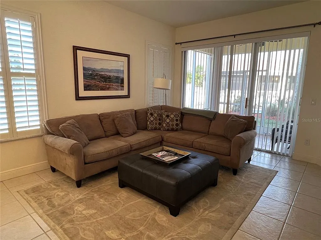 2 bed, 2.0 bath, 1306 sqft, $1,675 — Photo 2