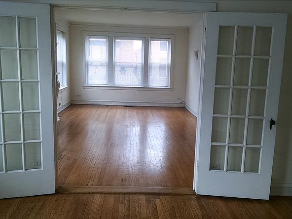 3rd image of 2057 W North Ave APT 2