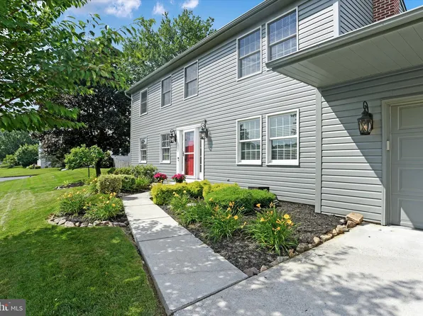 711 Carriage Ln, Mechanicsburg, PA 17050