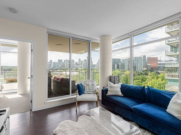 5th image of 1708 Columbia St #608