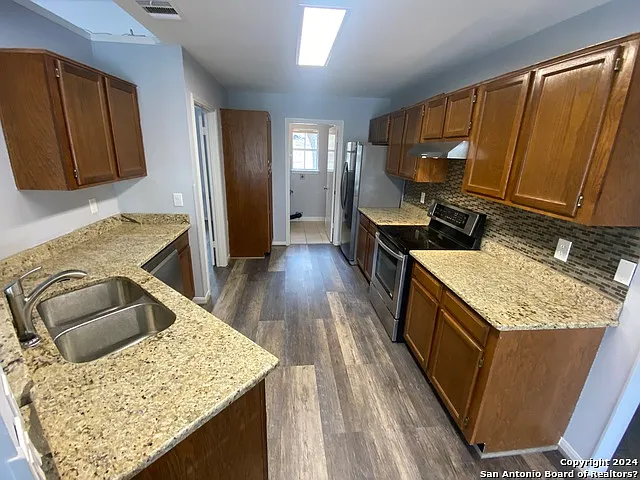 576 Gallagher Dr — Photo 15