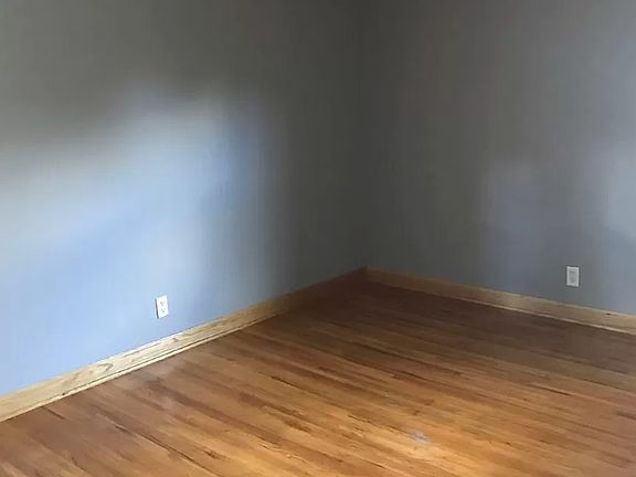 5th image of 2419 Plymouth Ave N APT 202