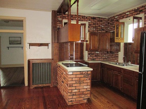 5th image of 106 N Franklin St