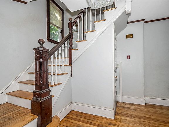 5th image of 171 Ferry St