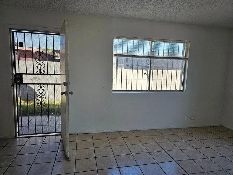 2428 Statz St #C — Photo 2