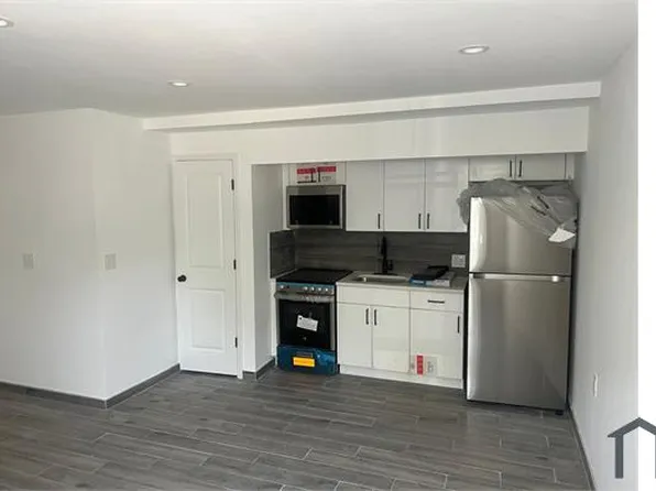 105 Beach 31st St, Far Rockaway, NY