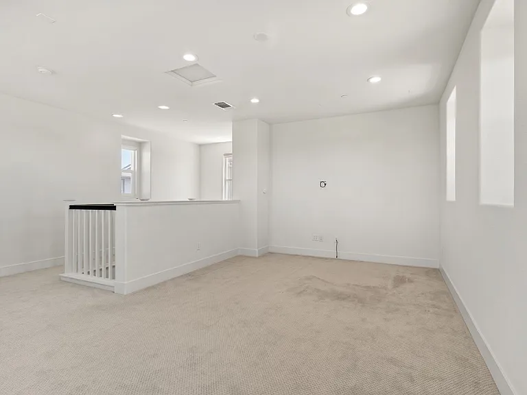 2730 Bette St — Photo 36