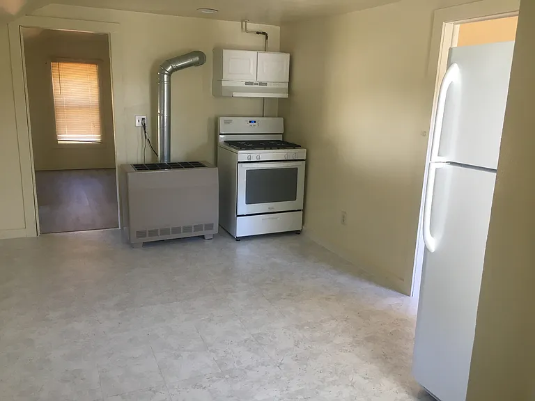 14 Smith St #2 — Photo 3