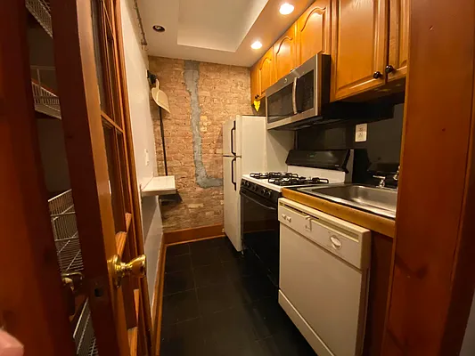 Rented by Urban Real Estate Property Group Inc | media 6