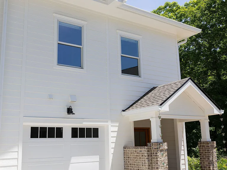732 Green St NE — Photo 2