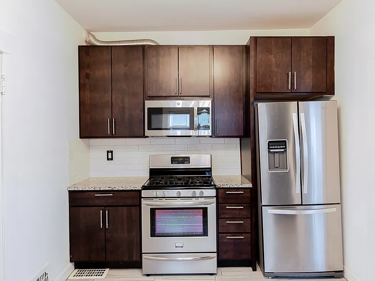 306 Brown St — Photo 6