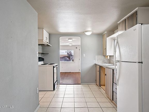 5th image of 2608 Englewood Ave