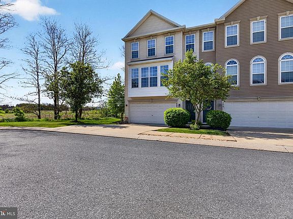 3rd image of 407 Brook Meadow Dr