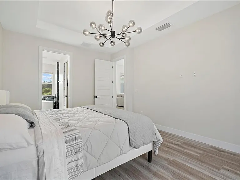 2938 Jason St — Photo 15