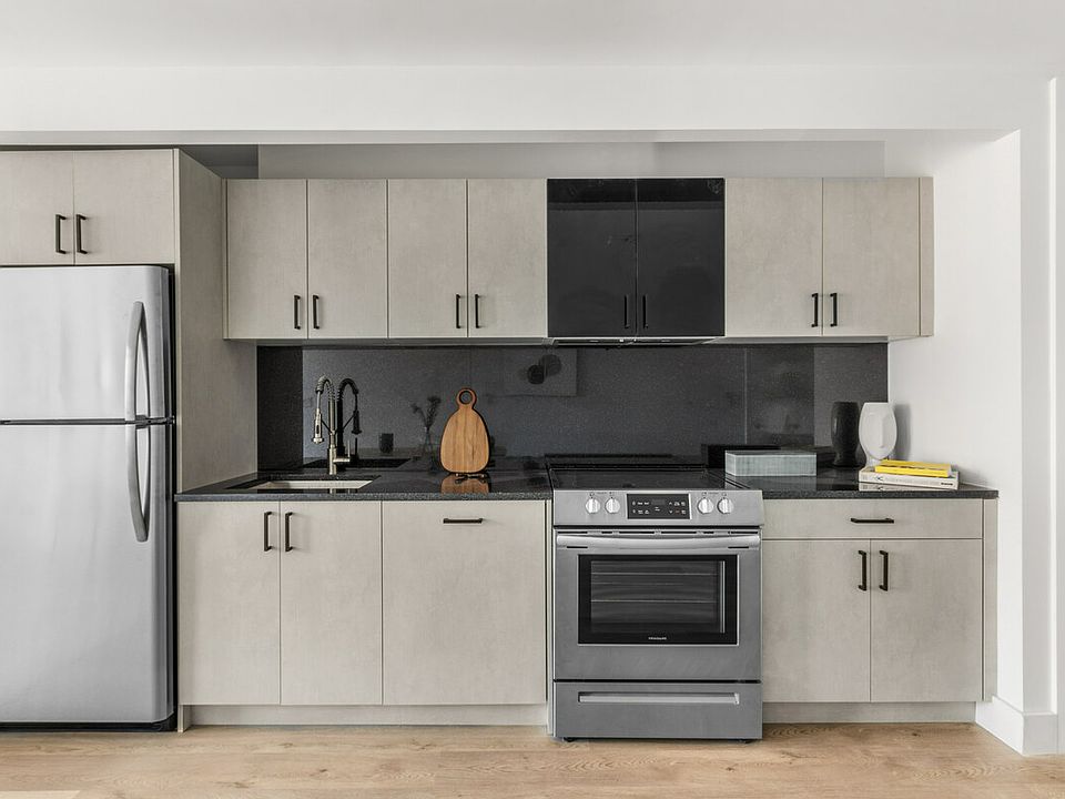 2nd image of 2045 Ocean Ave #100