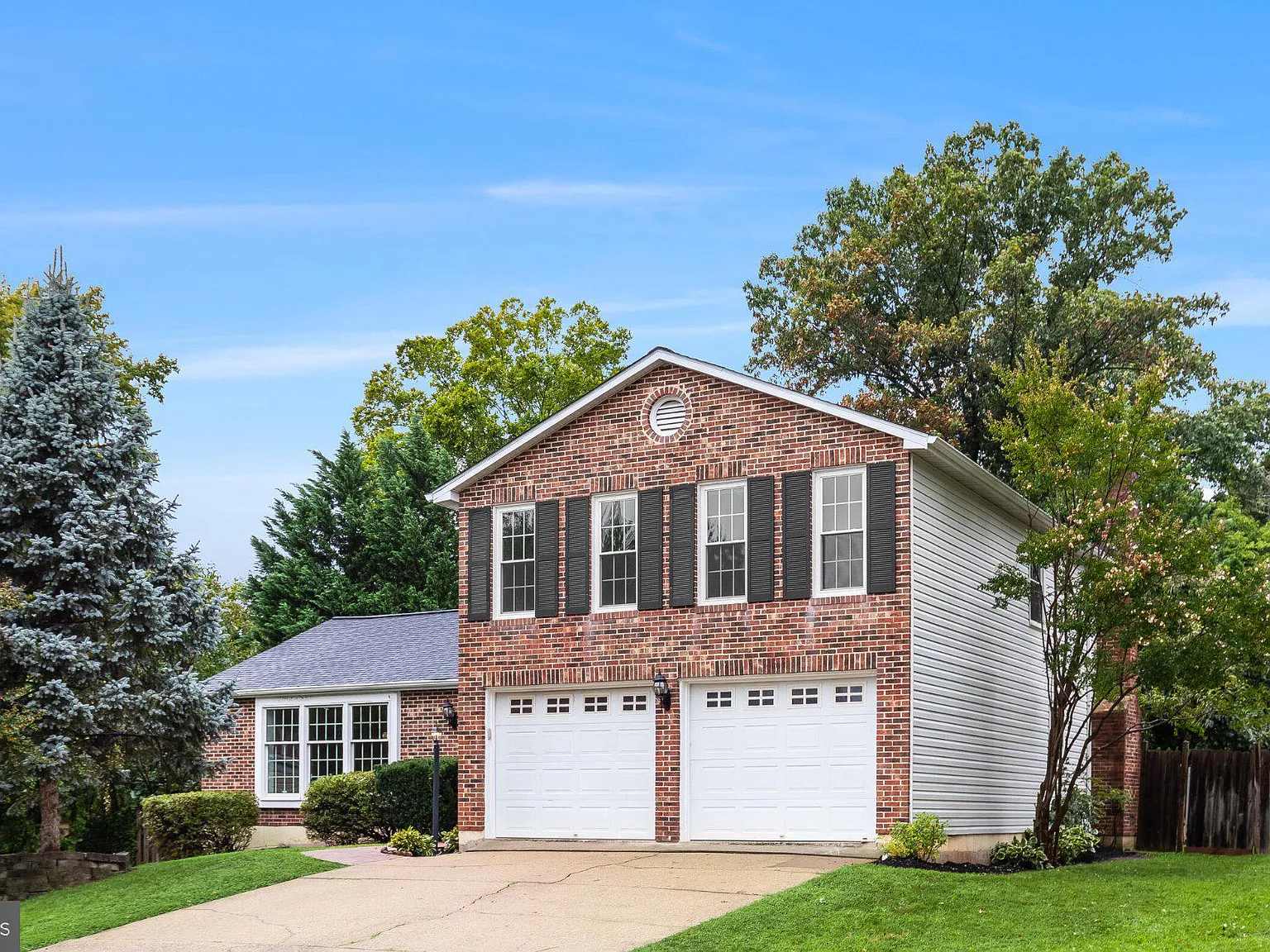 5 bed, 2.5 bath, 1632 sqft, $4,200 — Photo 3