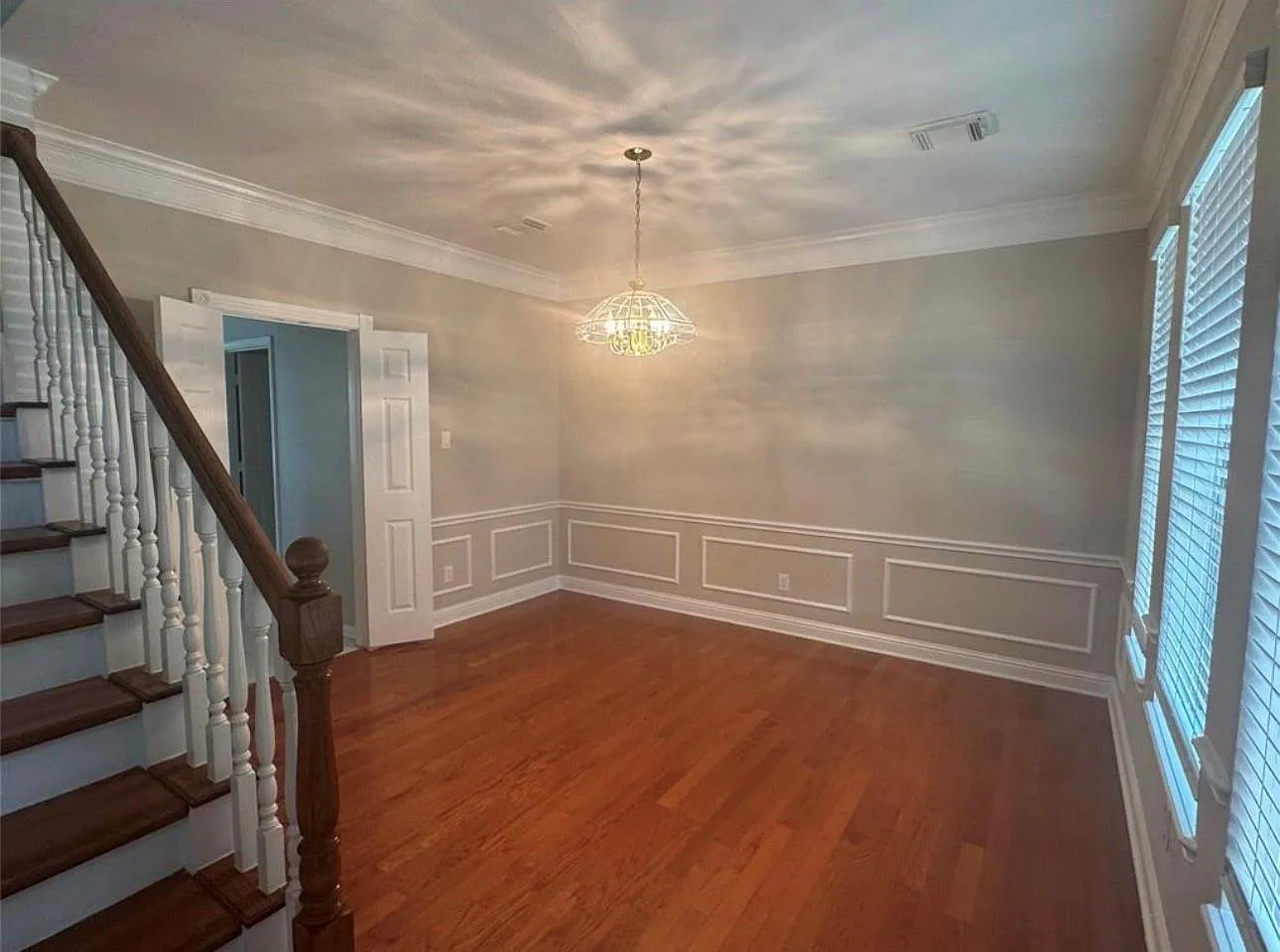 5 bed, 2.5 bath, 3010 sqft, $2,565 — Photo 3