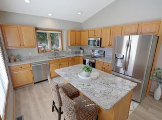 3426 Eagan Oaks Ct, Eagan, MN 55123