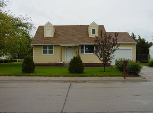 1102 E 6th St, Cozad, NE 69130