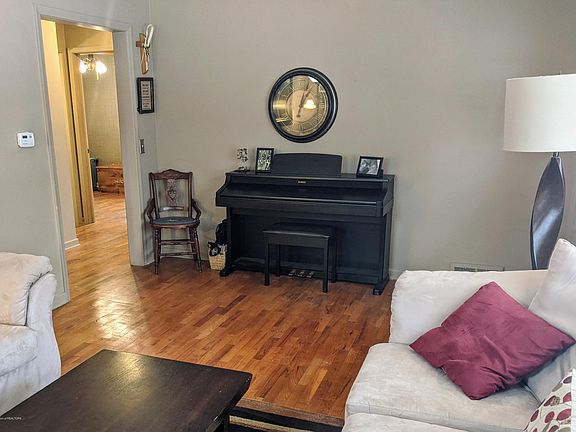 4th image of 826 S Dexter Dr